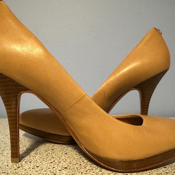 Coach Neutral Heels - Picture 2 of 4